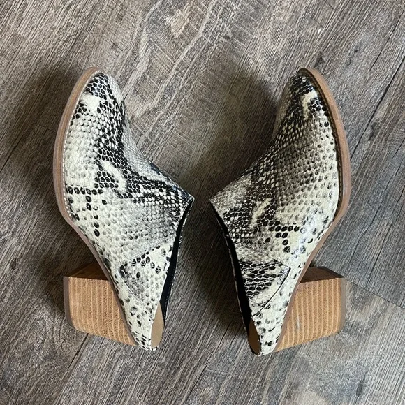 Blondo Norwich snakeskin heeled clogs - Picture 5 of 12